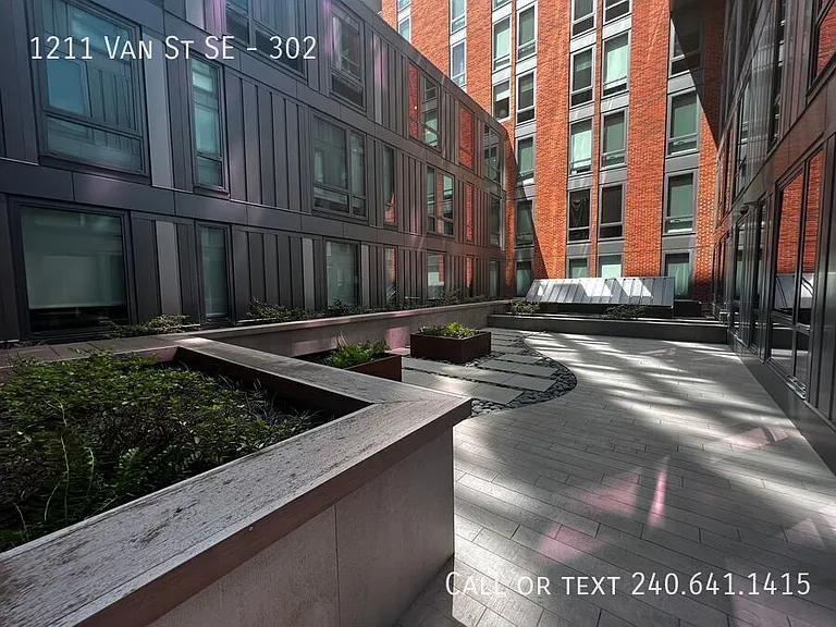 1211 Van St SE #302 — Photo 25