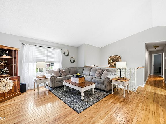 5th image of 410 Neal Dr