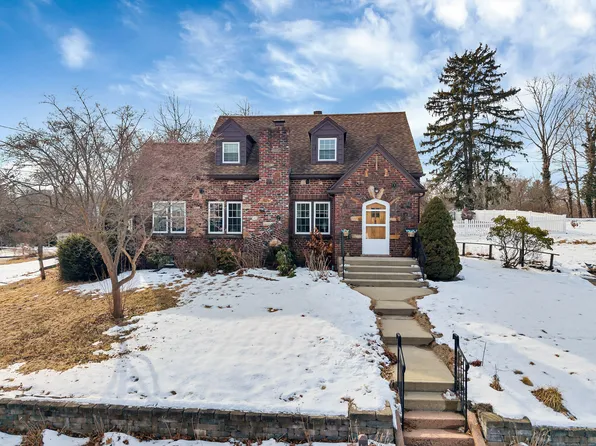 16 Breezy Lane, Branford, CT 06405