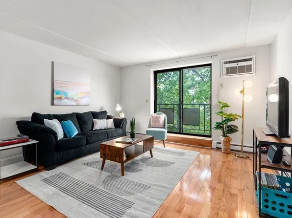 301 Lowell St APT 22, Somerville, MA 02145