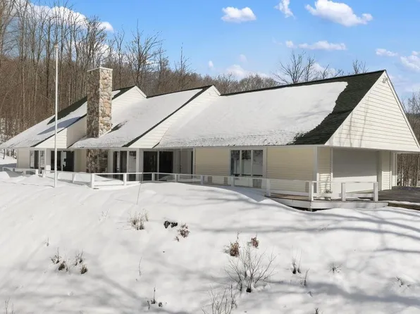 1750 Boyne Cove Dr, Boyne City, MI 49712