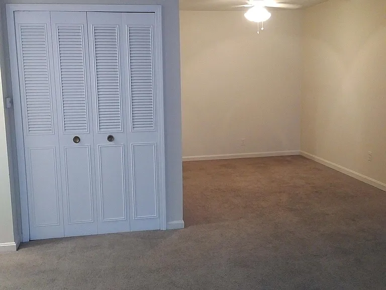 1418 Willow Ave — Photo 2