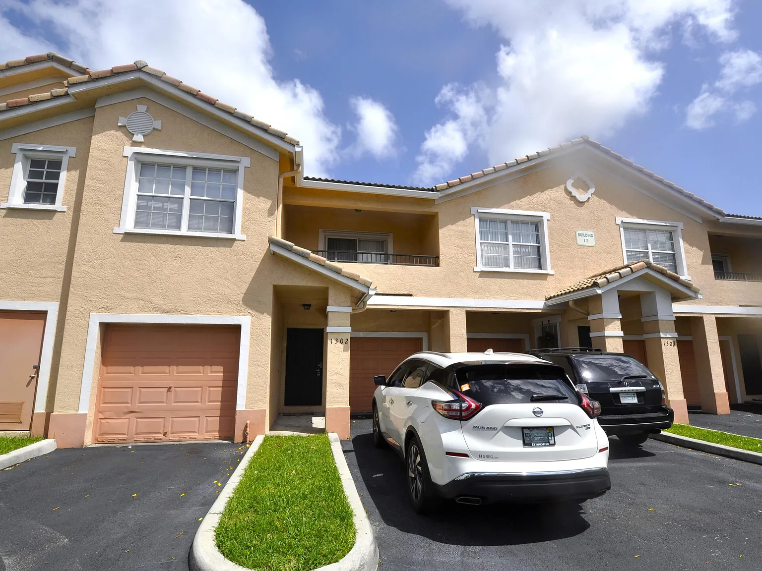 1 bed, 1.0 bath, 878 sqft, $1,850 — Photo 2