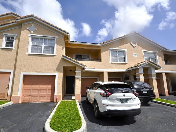 2nd image of 1302 Belmont Ln #1302