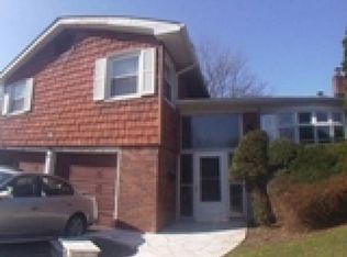 10 Barry Dr, Westbury, NY 11590