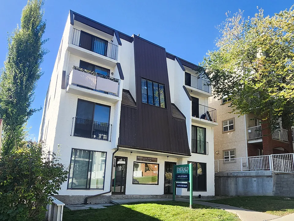 423 3rd Ave NE #2