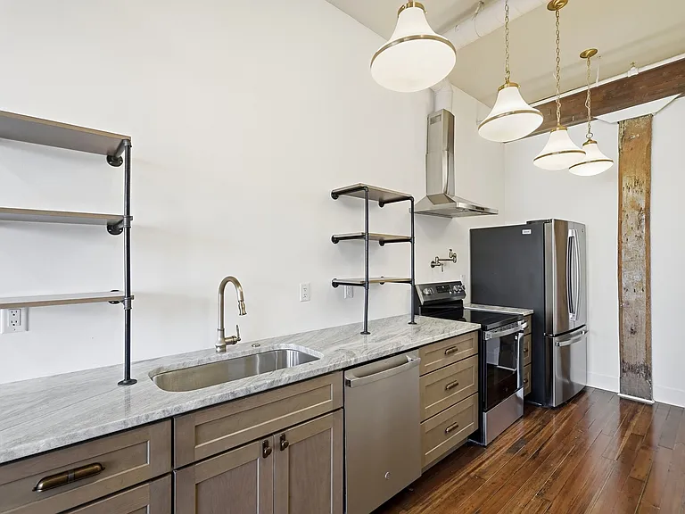 907 Main St #10 — Photo 5