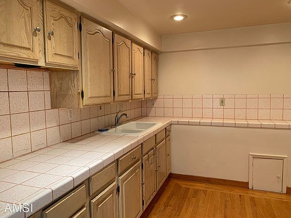 3rd image of 2586 46th Ave