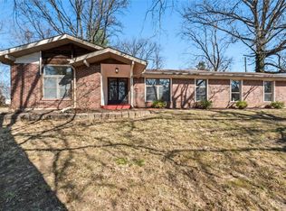 12460 Parkwood Ln, Florissant, MO 63033