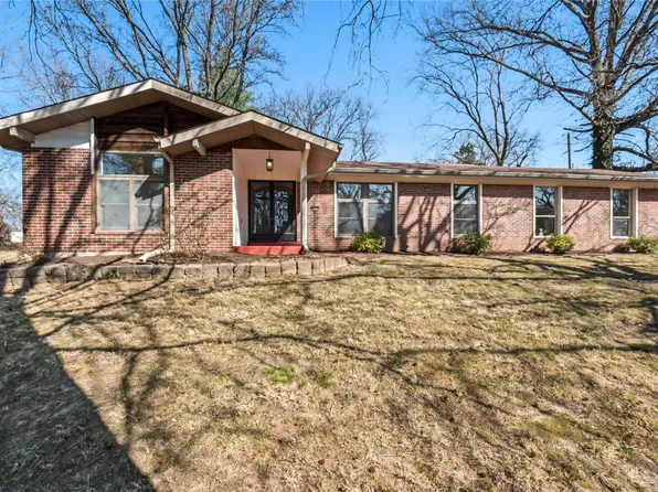 12460 Parkwood Ln, Florissant, MO 63033