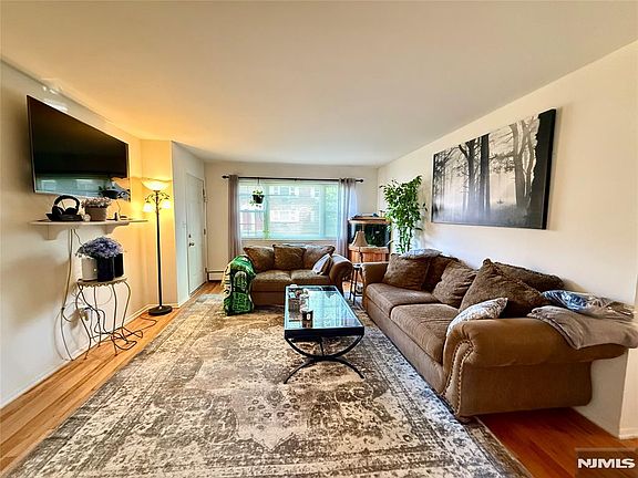2nd image of 1241 Valley Rd #1241A