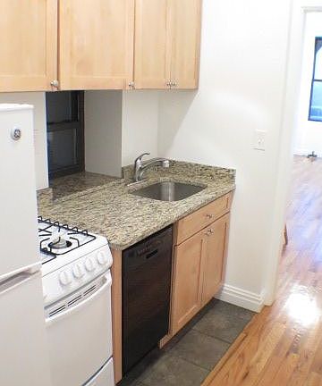 3rd image of 407 E 90th St APT 2