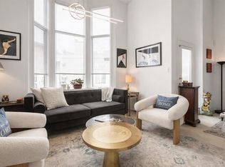 318 S Hawkstone Mnr NW, Calgary, AB T3G 3X2