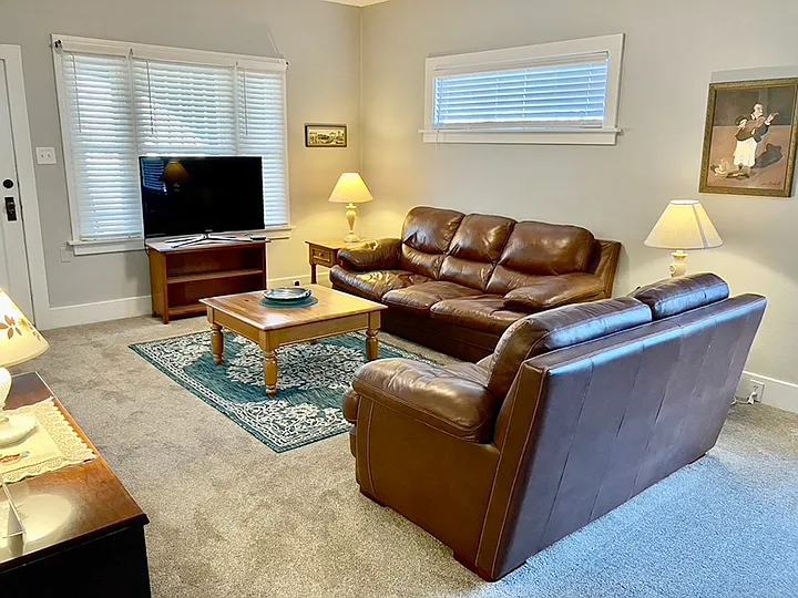 2515 N Grand Ave — Photo 6