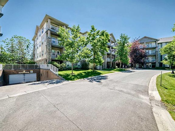 2nd image of 1414 N 17th St SE #303