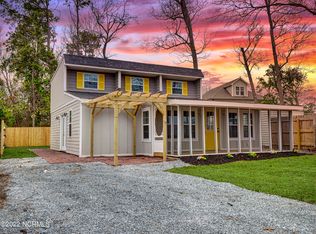 80 Michigan Ave, Surf City, NC 28445