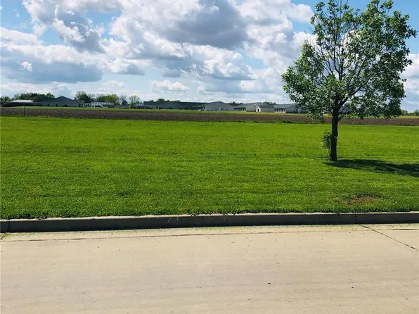 20 N June St, Jerseyville, IL 62052