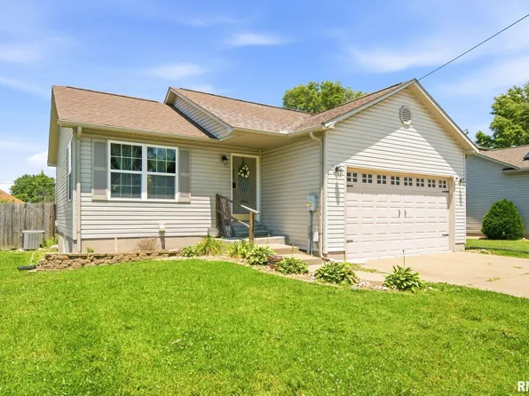 308 W Florence St, Sesser, IL 62884