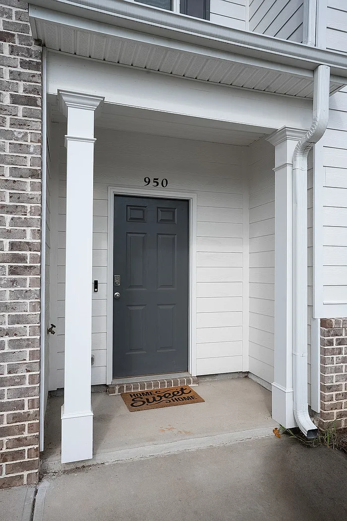 3 bed, 2.5 bath, 1435 sqft, $1,550 — Photo 3