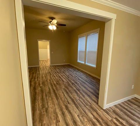 5th image of 2322 Capitol Way S