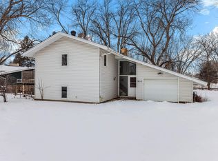 916 Honeysuckle Ln, Farmington, MN 55024
