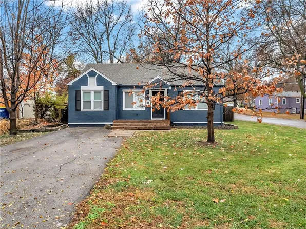 5700 Walmer St, Mission, KS 66202