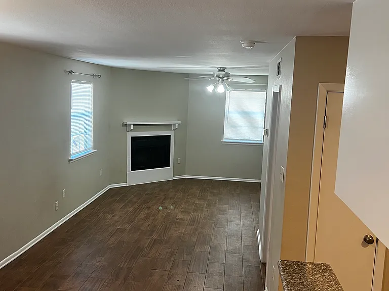 725 Heavens Dr #4 — Photo 2