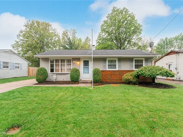1232 Hollyview Dr, Vermilion, OH 44089
