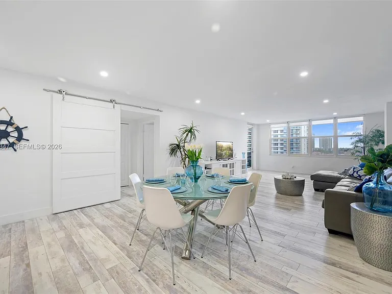 3725 S Ocean Dr #924 — Photo 5