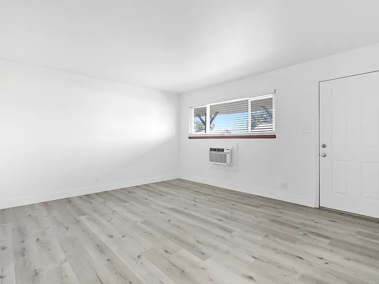 Shelfield Apartments — Photo 9