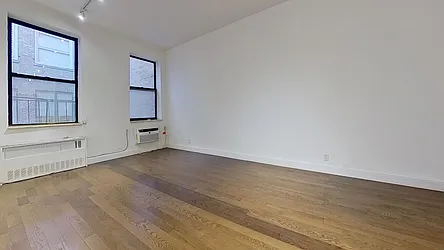 Rented by R New York