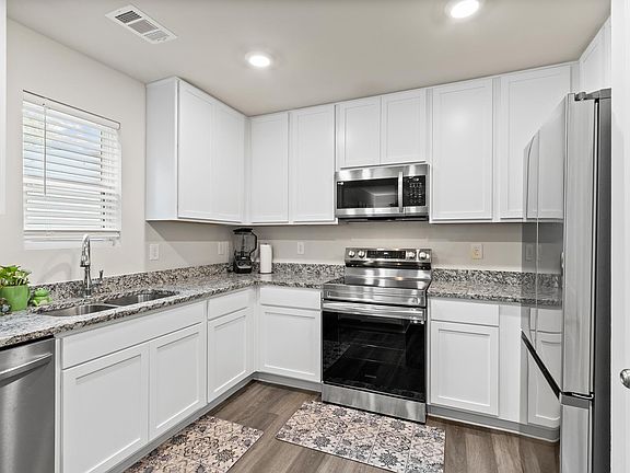 4th image of 112 Heather Gln