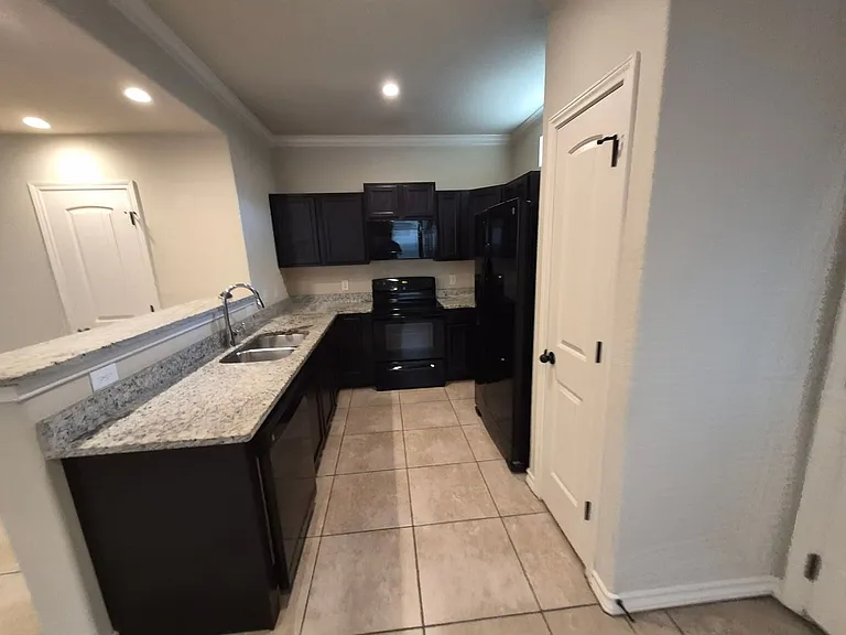 7042 Lakeview Dr #102 — Photo 6