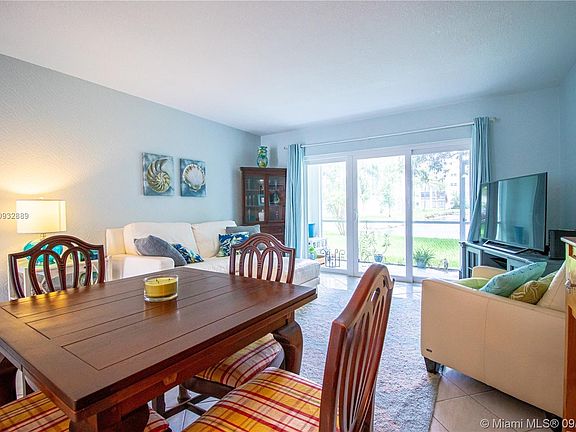 4th image of 604 NE 2nd St APT 129