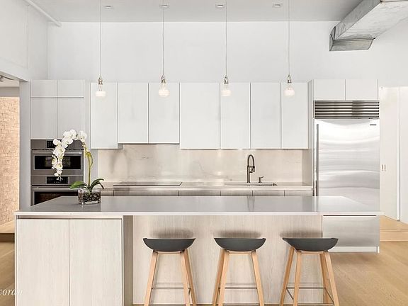 4th image of 39 Great Jones St APT 2