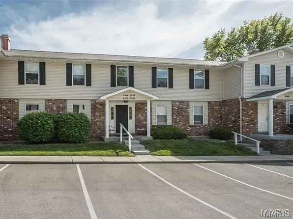 2221 Highland Hill Dr Unit D, Saint Peters, MO 63376