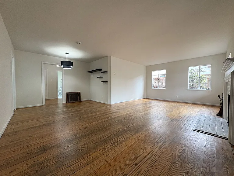 1023 Embarcadero Rd — Photo 5