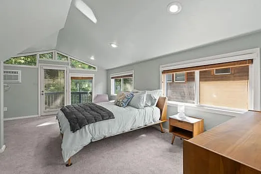 1 bed, 1000 sqft, $2,200 — Photo 3