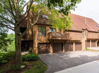 5133 Hollow Wood Ct APT B, Saint Louis, MO 63128