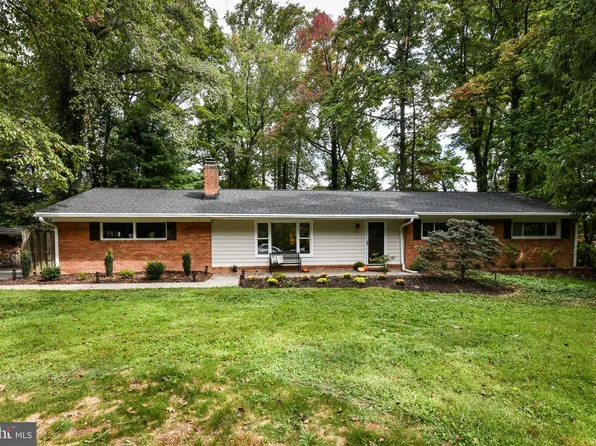8932 Walker St, Fairfax, VA 22032