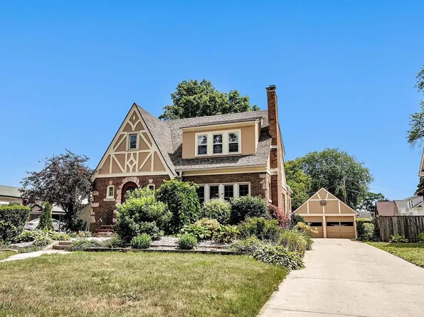 1241 S Jackson St, Green Bay, WI 54301