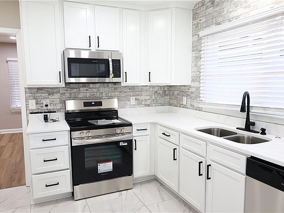 2nd image of 1876 Sandtown Rd SW