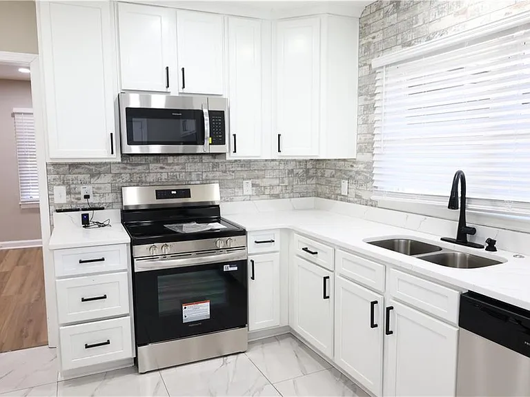 1876 Sandtown Rd SW — Photo 2