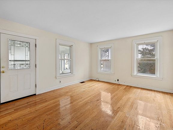4th image of 609 1st St