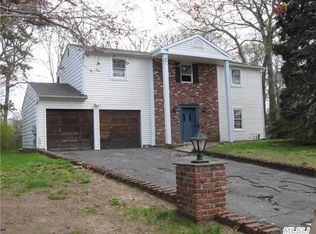 49 Woodbine St, Coram, NY 11727