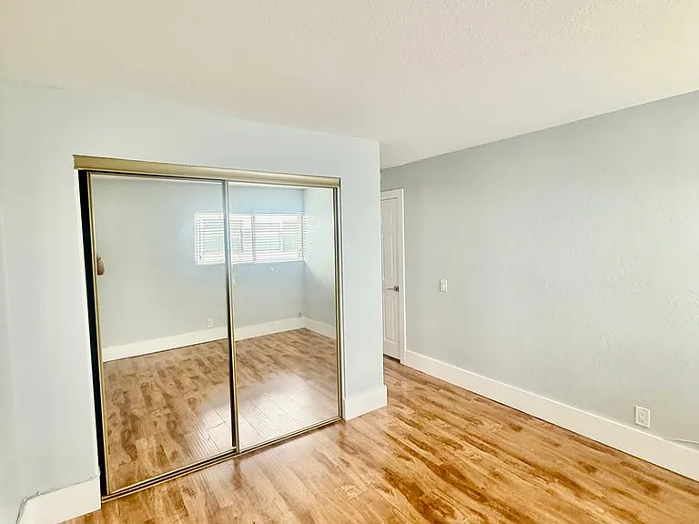 Howard & Lexington Apts — Photo 33