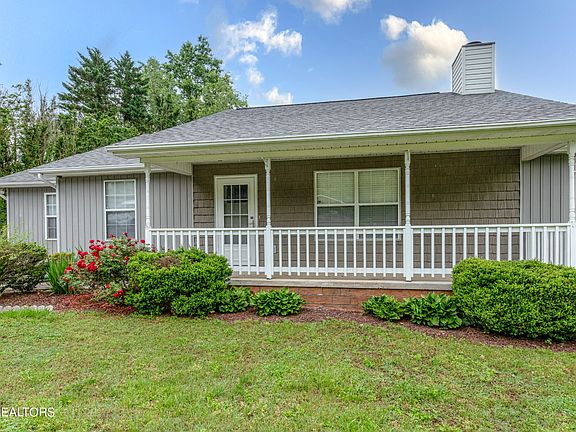 3rd image of 2321 Maple Dr