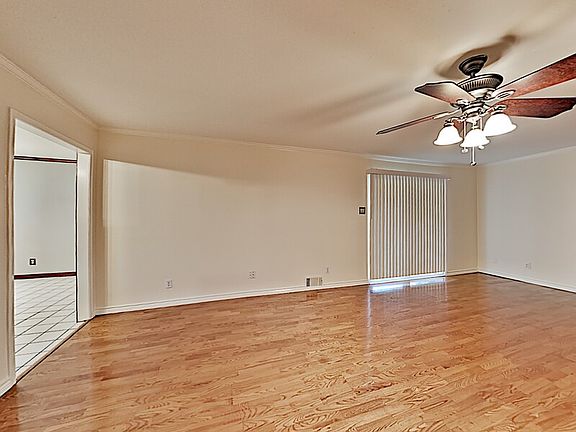 4th image of 813 Kingsbridge Dr