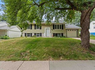 14 Regal Ln, Iowa City, IA 52240