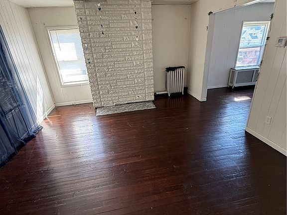 5th image of 1507 Saint Clair Ave